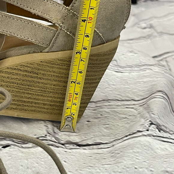 Qupid Women’s‎ Lace Up Gladiator Style Wedge Sandal Size 10 Gently Used - Picture 3 of 7